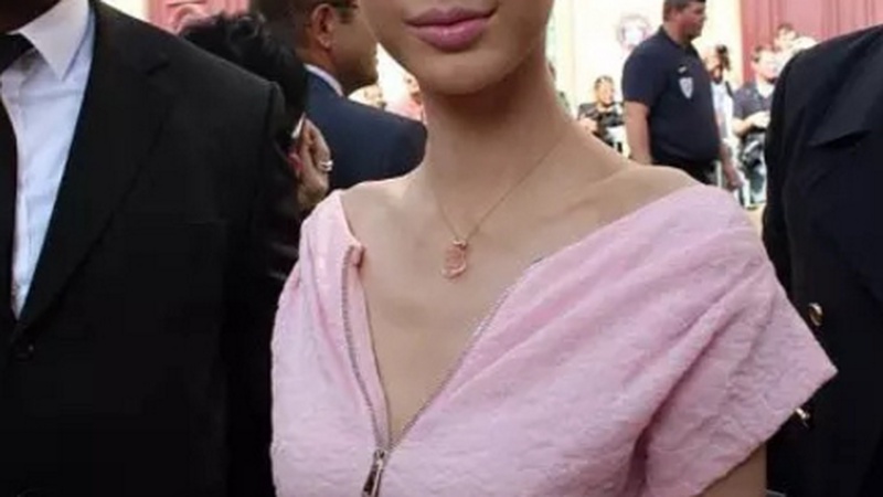 Angelababy素颜现身线下活动真实状态引发网络热议